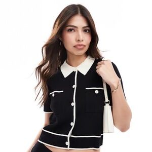 NWT | Emerson Lang | crop top | collar | functional buttons